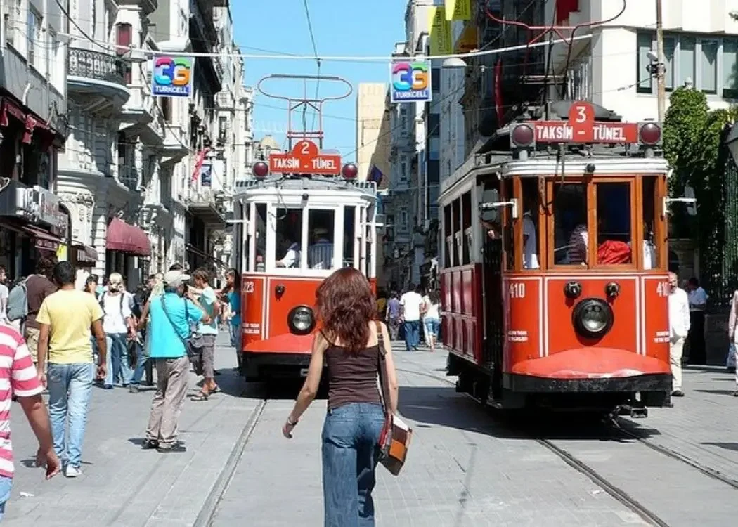 Z placu Taksim przez Wieżę Galata – Audioprzewodnik - Image 1