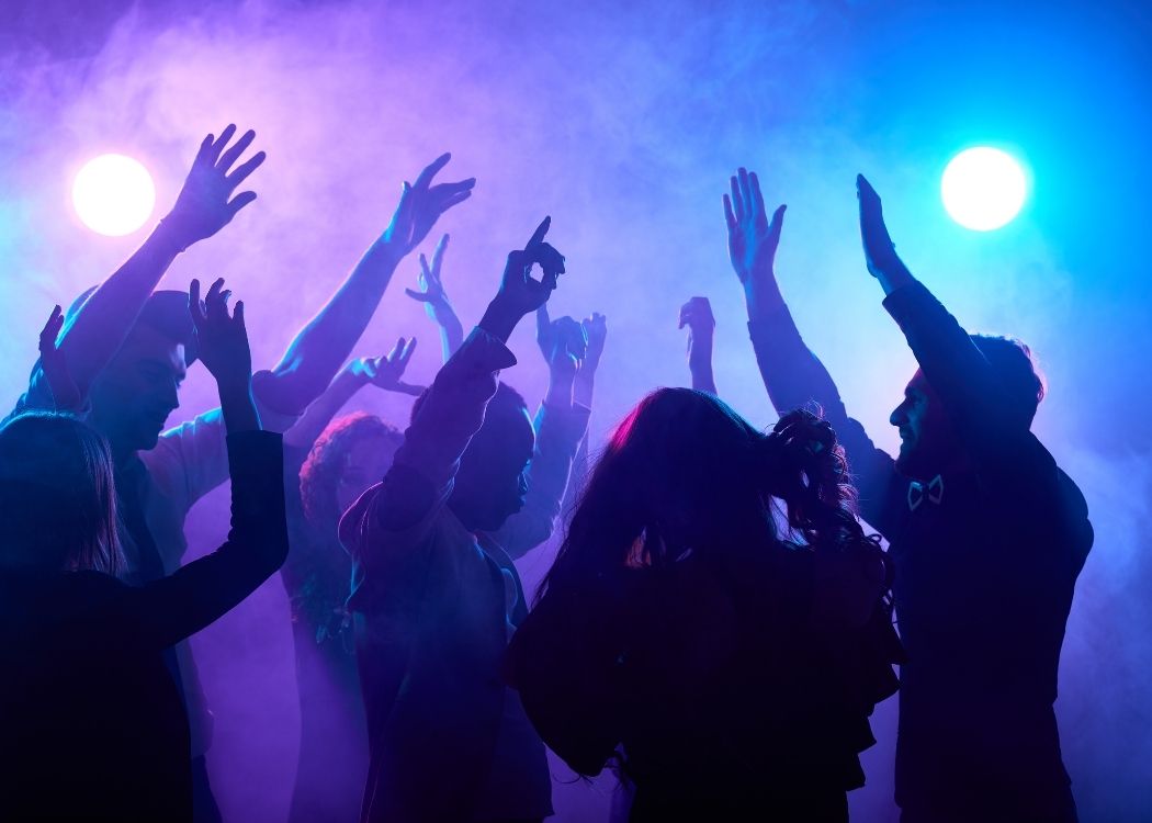 Crowded Istanbul nightclub scene with lights and dancing guests