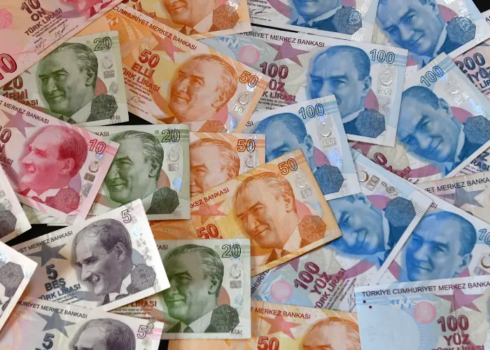 Tourist exchanging money in Istanbul currency exchange office