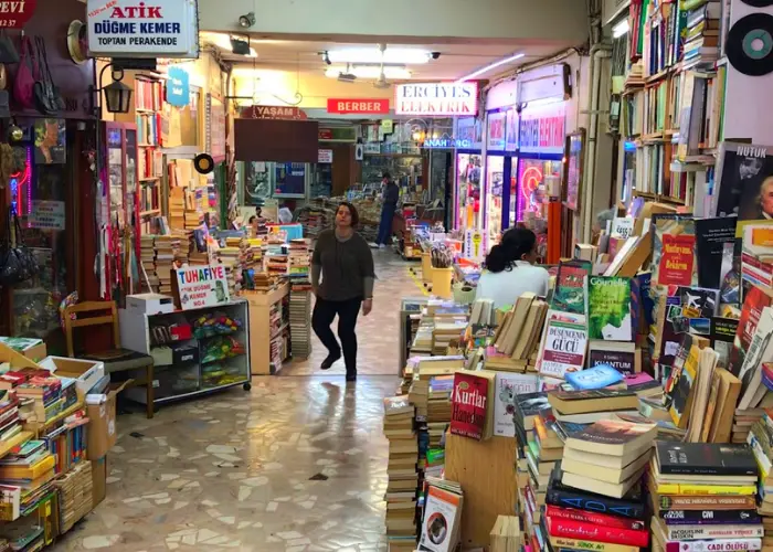 باعة الكتب والبازارات الحنين