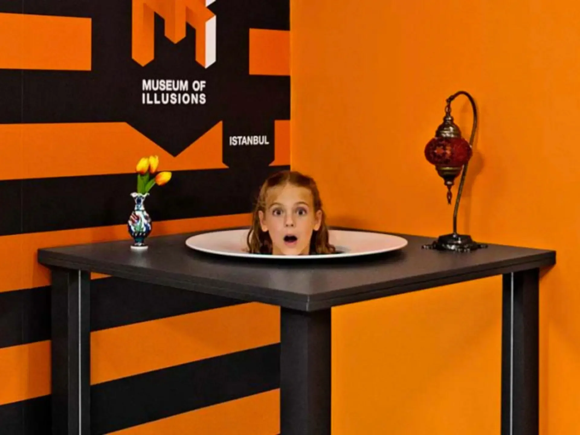 museum_of_iluzii_online_tickets_head_platter