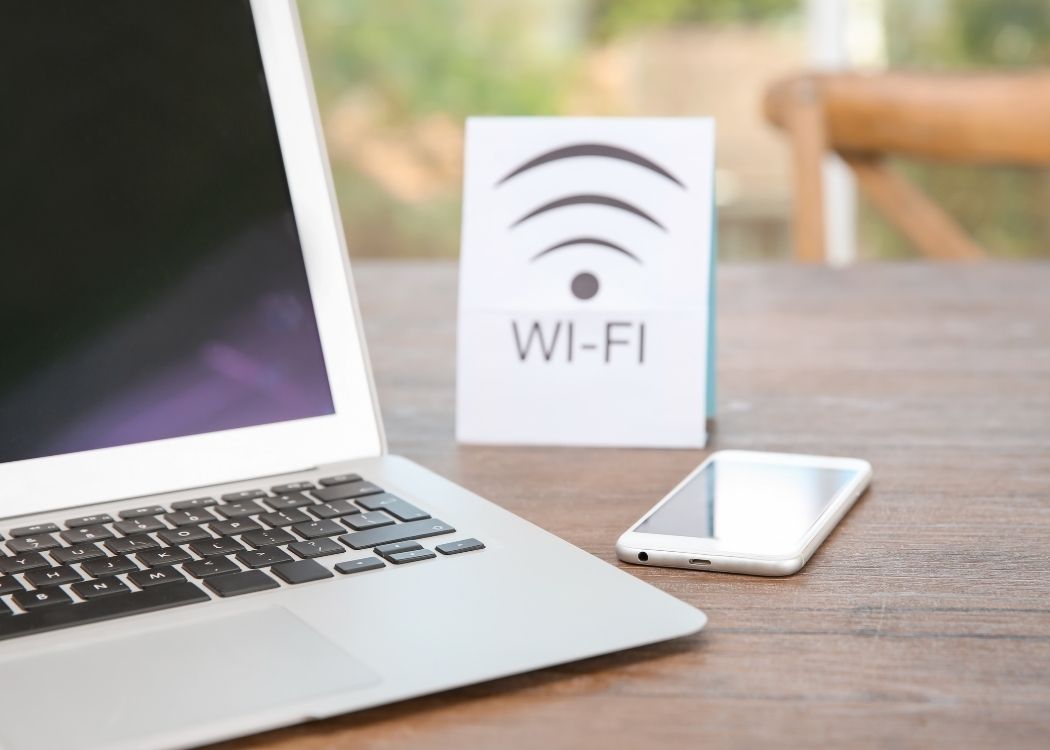 Using free Wi-Fi in Turkey at a cafe
