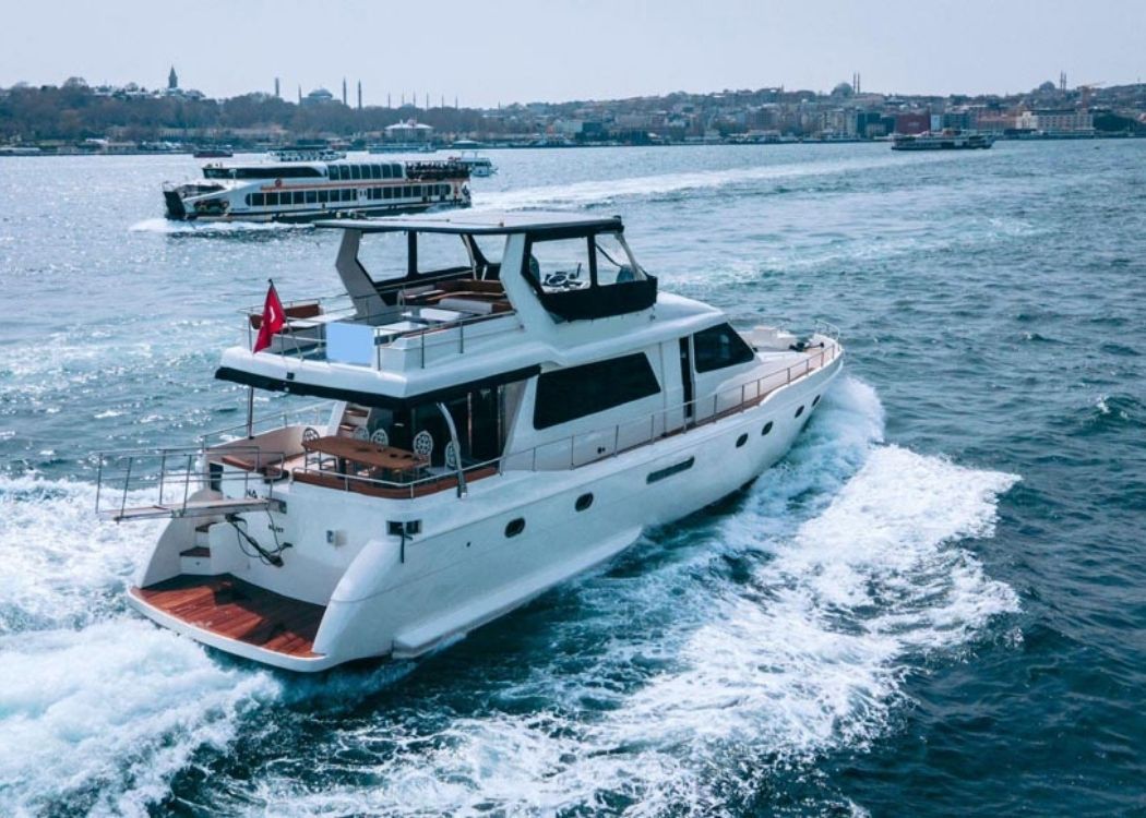 Istanbul Bosphorus Sunset Cruise with Wine on a Luxury Yacht - Image 3