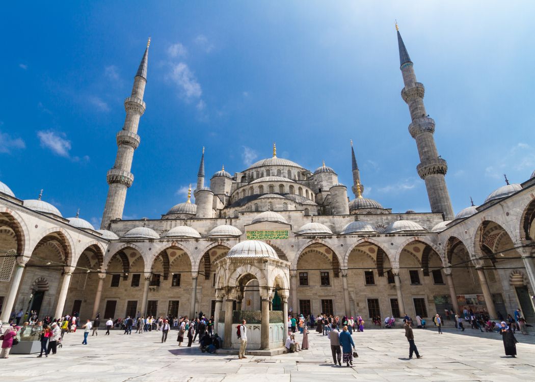 12-Hour Istanbul Layover: Mosques, Turkish Food, and a Bosphorus Breeze Without Wasting a Minute