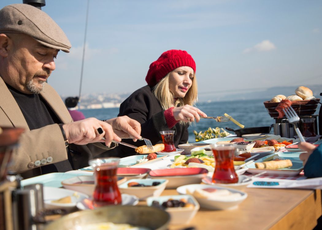 How to Choose Between Full Turkish Breakfast, Bakery Breakfast, and Cafe Breakfast