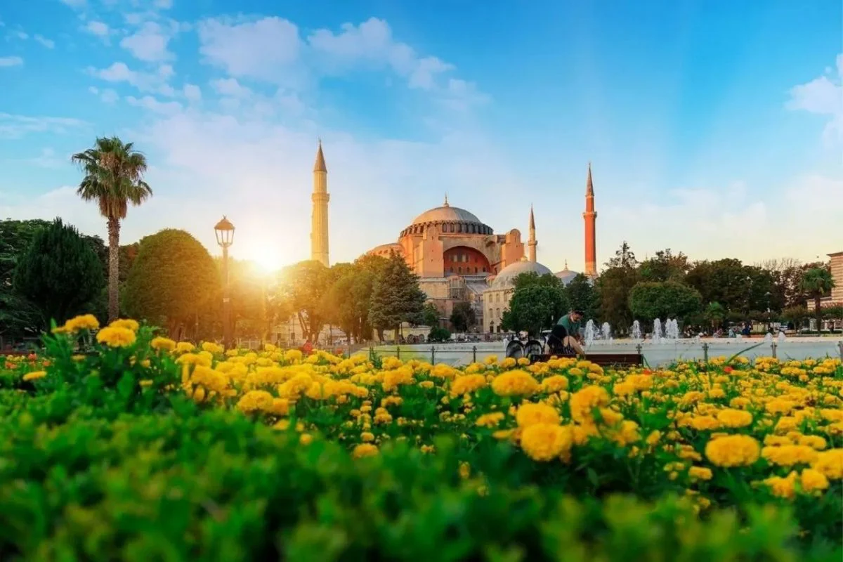 Hagia Sophia and Historic Peninsula Walking Tour Combo - Image 2