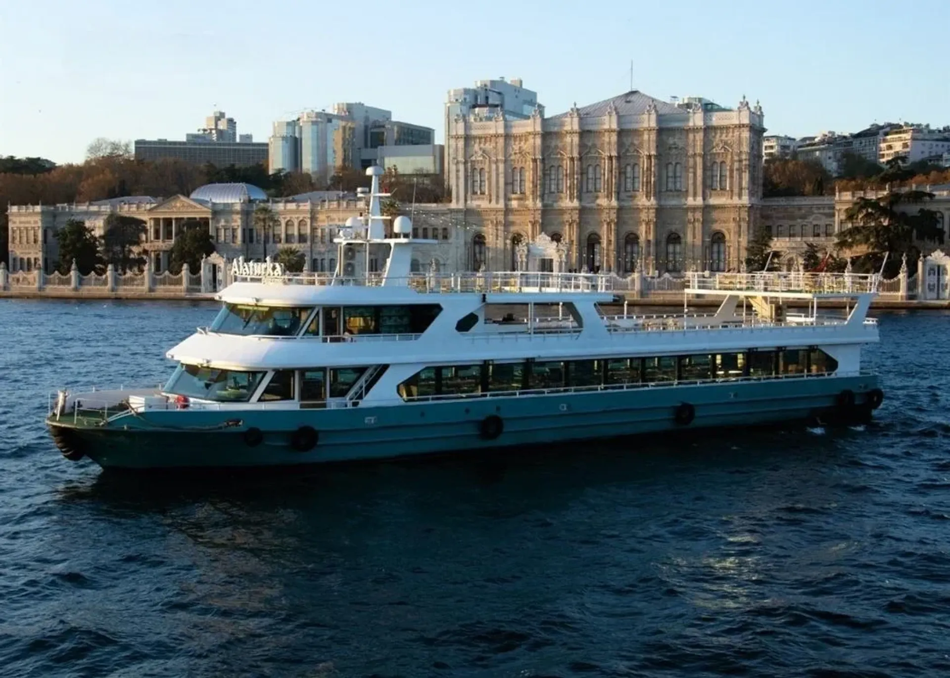 Bosphorus Sightseeing Cruise Entry Ticket with Audio Guide - Image 4