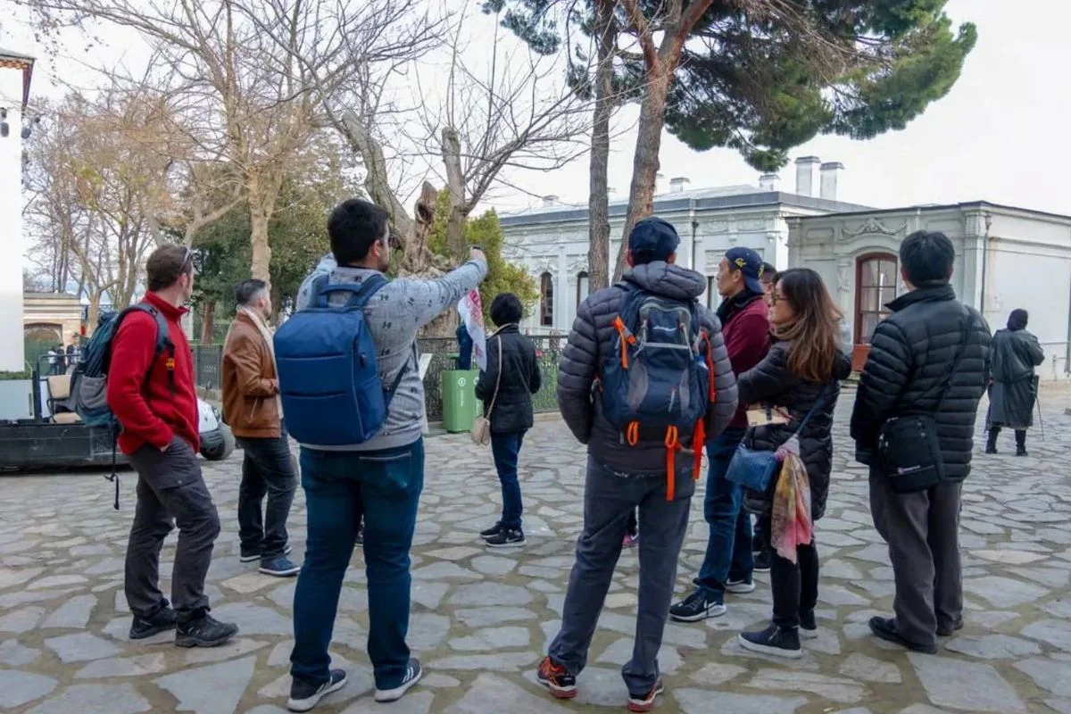 Topkapi Palace, Blue Mosque & Historic Peninsula Walking Tour Combo - Image 2
